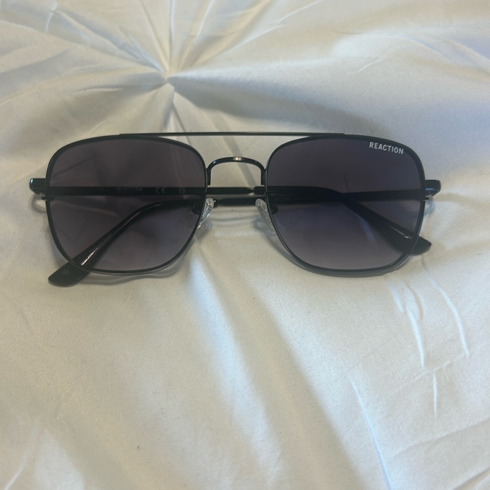NEW Kenneth Cole Reaction Sunglasses